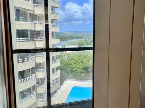 Apartamento En Venta En Higuerote 2h/2b/1p/1m (ig)