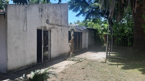 Terreno De 500 M2 Con 4 Dptos. Y Un Local. Ideal Inversor.