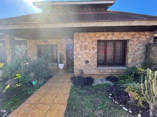 Imagen 5 de 8 de Venta- Hermosa Casa Con Depto 2 Ambientes!