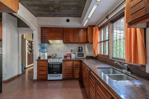Casa De 6 Ambientes Con Cochera San Andrés