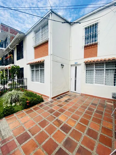 Vendo Casa Unifamiliar De Dos Pisos Barrio Los Alamos