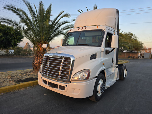 Excelente Tractocamion Mulita Freightliner Cascadia Evolució