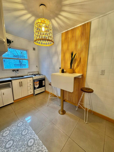 Departamento Dos Ambientes. A La Calle. Balcón. Santiago Del Estero 2200. Venta.