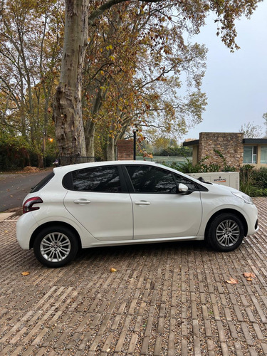 Peugeot 208 1.6 Allure