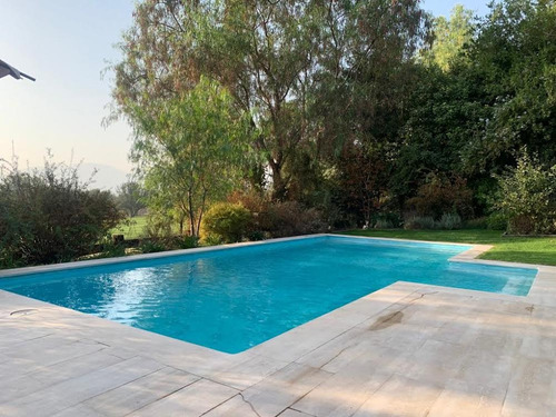 Borde Cancha De Golf / Condominio Casas De Hacienda Chicureo