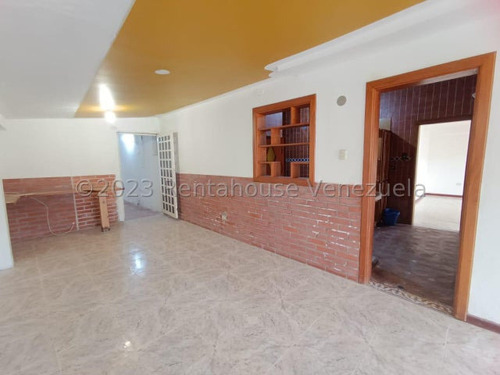 Maribel Morillo Vende Conservada Casa De 447m2 Con Anexo, Ubicada En Los Sauces San Felipe Yaracuy