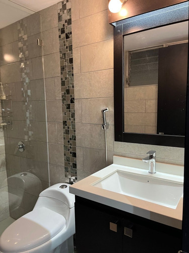 Imagen 16 de 27 de Departamento Recién Remodelado. Moderno.terminaciones De 1ra