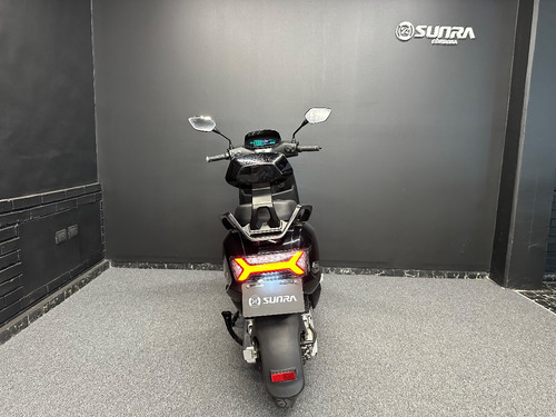 Imagen 9 de 19 de Scooter Sunra R-bot Doble Litio 2023