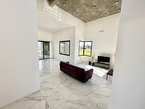 Casa En Venta 4 Ambientes En Una Planta Con Pileta - Barrio Privado San Lucas