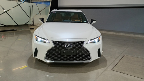 Lexus IS 4p 300 L4/2.0/T Aut