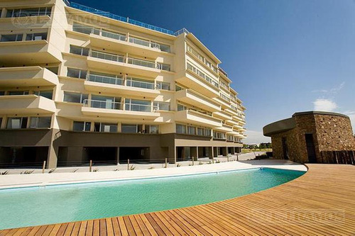 Departamento De 3 Ambientes En Alquiler En Praia- Portezuelo