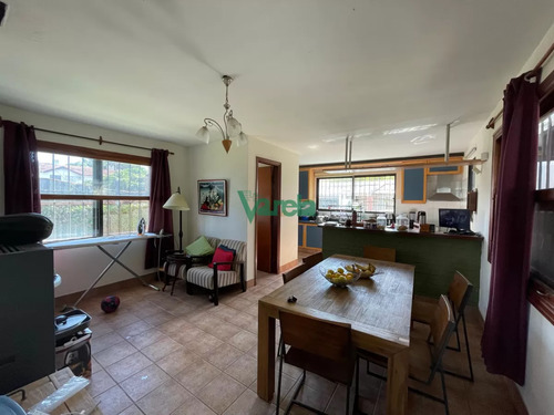 Venta Casa En Atlantida, 4 Dorm, 3 Baños, Estufa Leña, Vista Al Mar