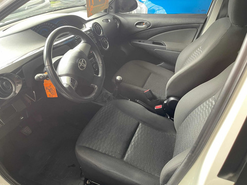 Imagen 17 de 20 de Toyota Etios 2014 1.5 Xls