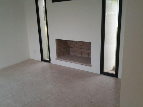 Muy Buena Zona Céntrica De El Pinar. Casa 3 Dormitorios.
