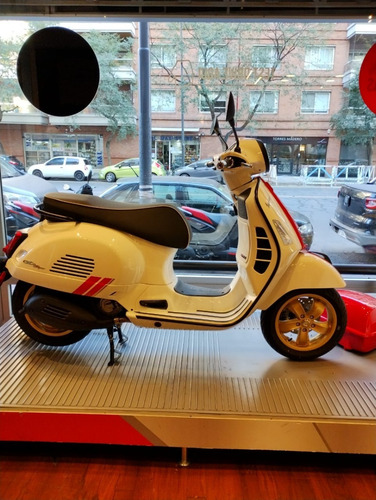 Imagen 19 de 21 de Vespa Gts 300 Racing Sixties Reserva Ya ..!!