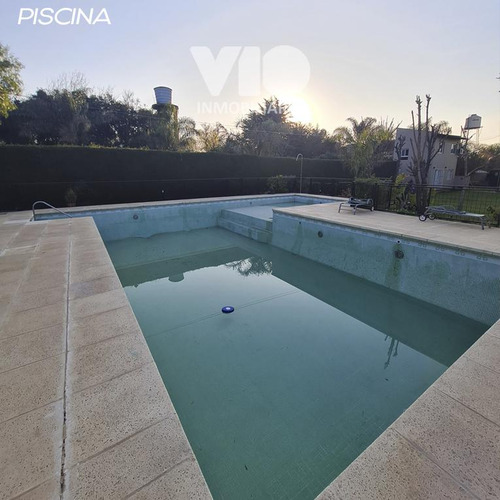 Complejo Turístico Con Piscina En Colón
