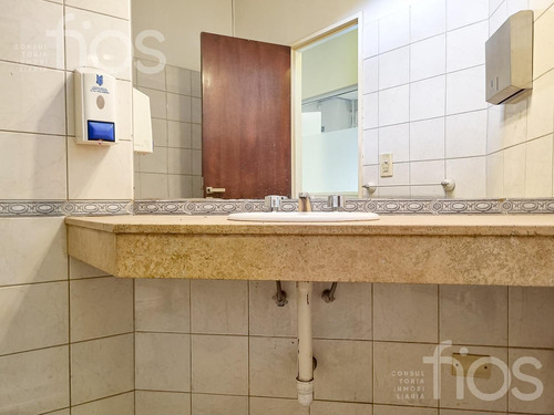 Venta Inmueble Comercial Con Galpón, Entrepiso Y Oficinas En Barrio Luis Agote
