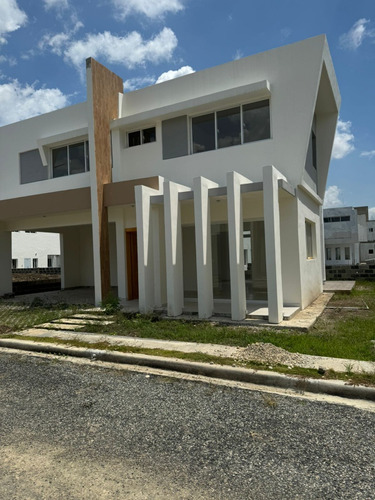 Vendo Hermosa Casa En El Residencial Quintas Del Sur