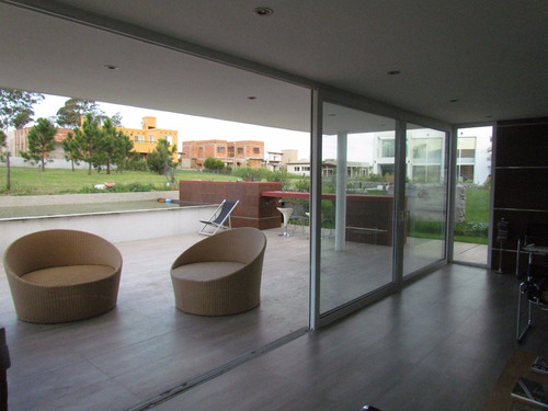 Espectacular Propiedad En Barrio Privado En Alquiler Temporada 2020