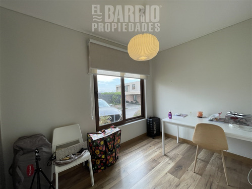 Casa En Venta De 4 Dorm. En Colina