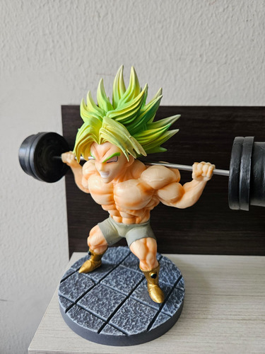 Figura Broli Ssj Entrenando Con Pesas - Dragon Ball Z