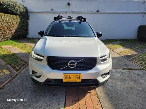 Volvo XC40 2.0 T4 R-DESIGN