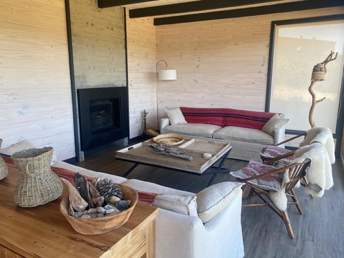 Casa En Venta De 5 Dorm. En Panguipulli