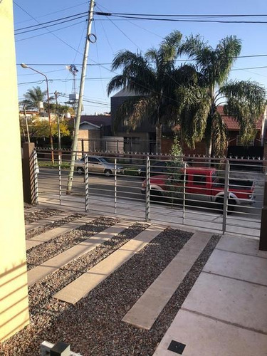 Departamento De Dos Ambientes En Morón, Con Cochera.