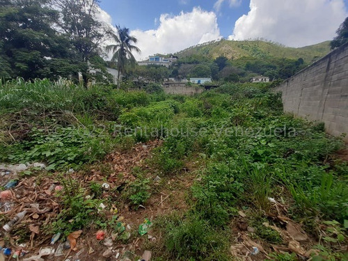 En San Juan De Los Morros Terreno En Venta Urb Las Palmas Db 24-17362