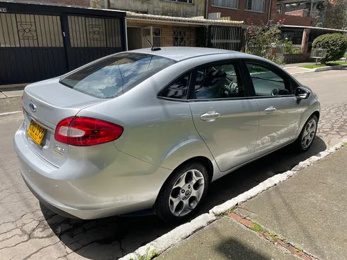 Ford Fiesta 1.6 Sportback Automática