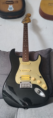 Guitarra Squier Stratocaster® Standard Series® Diestro Negro Palo De Rosa (Usado)