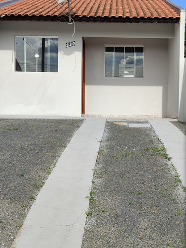 Casa À Venda Com Ótima Localização.