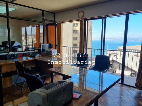 Oficina En El Casco Histórico De Valparaíso