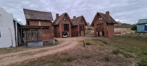Complejo De Cabañas En Punta Del Diablo