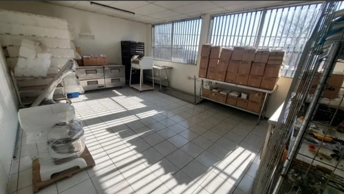 Arriendo Bodega De 984m2 C/oficina En Indepndencia