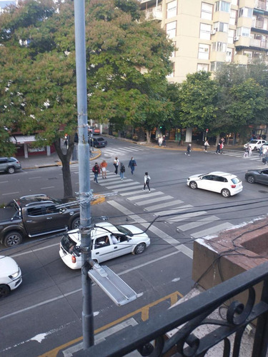 Imagen 7 de 14 de Oficina/departamento En Planta Alta Uso Comercial. Inmejorable Ubicación