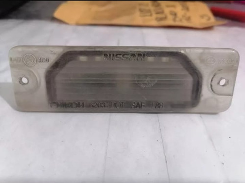 Luz De Placa Nissan Tsuru Iii 92-17 Original Usada