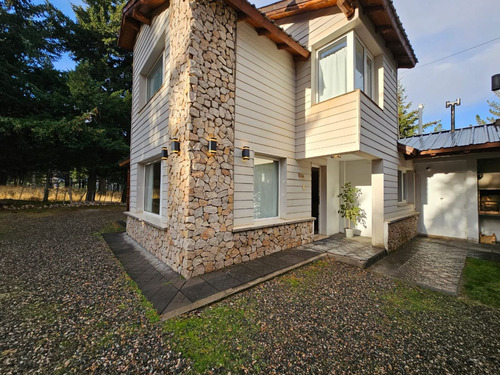 Importante Complejo De Cabañas En El Barrio Villa Ayelén De Esquel Chubut