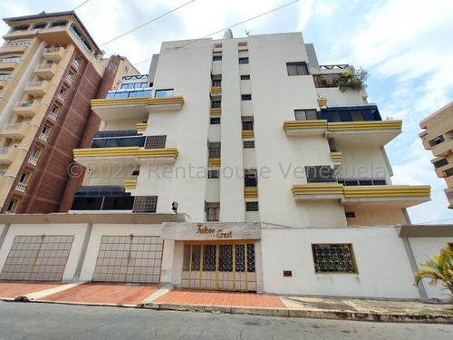 Apartamento En Venta En Urbanización El Bosque Maracay 24-6954 Yjs