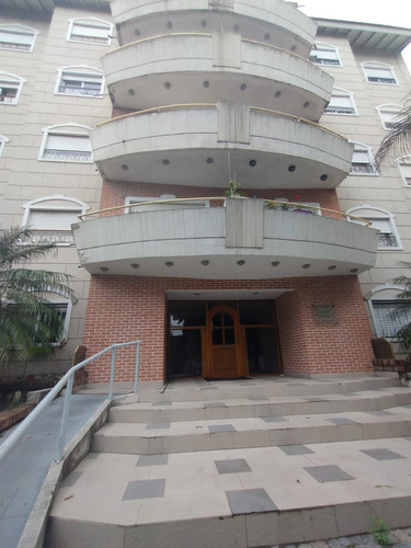 Departamento De 3 Ambientes En Venta En Excelente Ubicacion En Adrogue