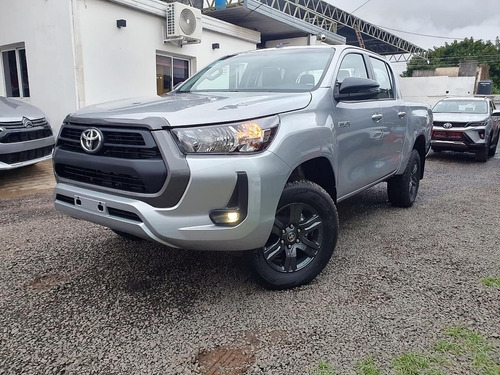 Toyota Hilux 2.4 Dc 4x2 Tdi Sr L20 2025