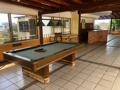 Estupendo Edificio De 3 Plantas Con 3 Apartamentos. Ideal Para Un Grupo Familiar