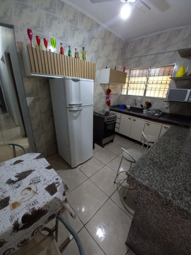 Casa 3 Dormitorios, 1 Suite, Mobiliada, 30 Metros Do Mar, Locação