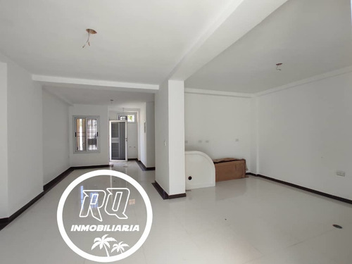 Imagen 2 de 14 de Res. Mocoties Amplio Town House A Estrenar Con Patio Privado