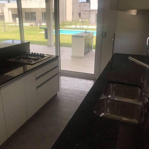 Casa En Venta En Barrio Los Castaños, Nordelta