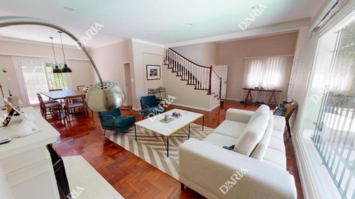 En Buena Zona Residencial, Chalet Totalmente Actualizado Con Lo Mejor, Jardin, Pileta.