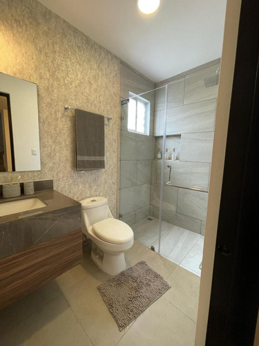 Casa En Venta En Colonia Altabrisa, Apodaca, Nuevo León