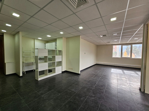 Oficina En Venta Con 70 M2, Ciudad Empresarial.