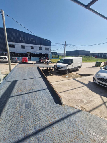 Depósito Con Cámara De Frío En Parque Industrial