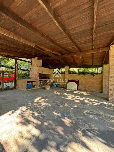 5 Dormitorios Y Mas De 3000 M2 De Terreno